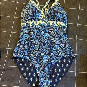 NWOT Tommy Bahama one piece swimsuit size 6
